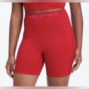 Fabletics Sync Seamless High-Waisted 6 Inch Short Cherry Red Size L